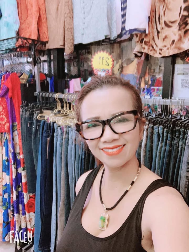 Lê Thị Hà - Lào