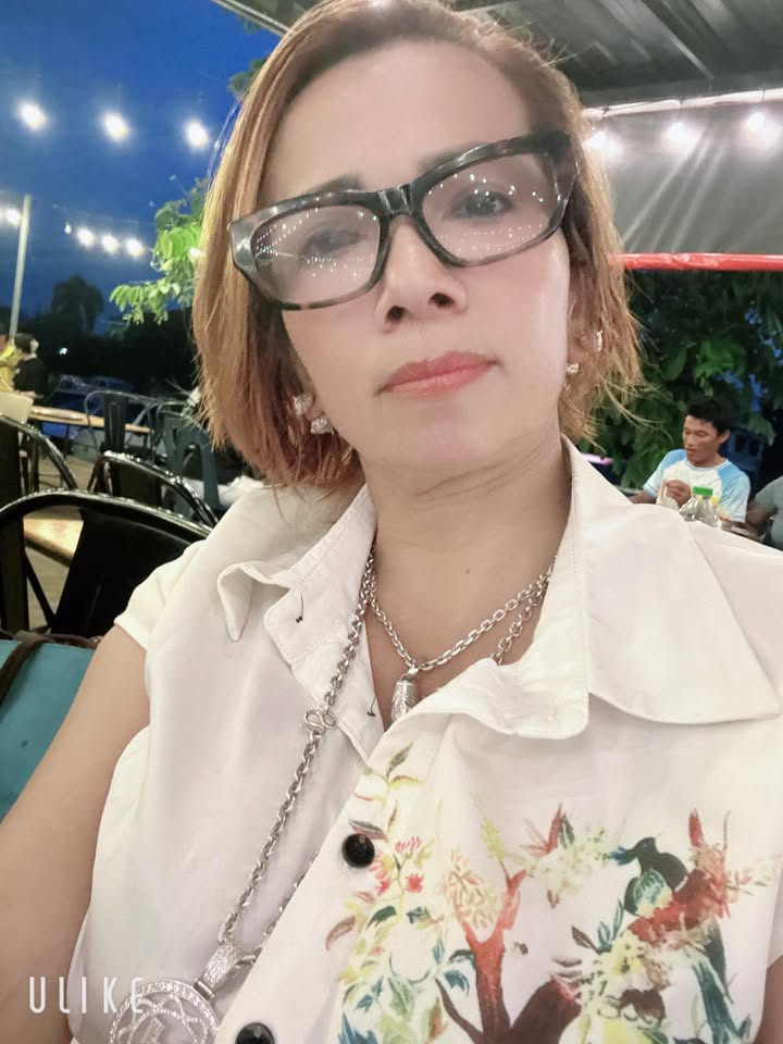 Lê Thị Hà - Lào