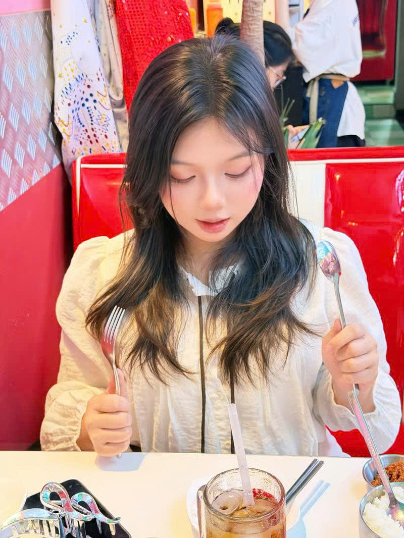 Analie Ánh