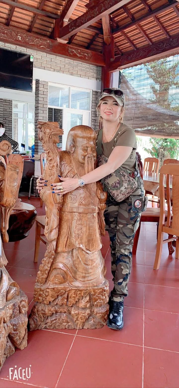 Lê Thị Hà - Lào