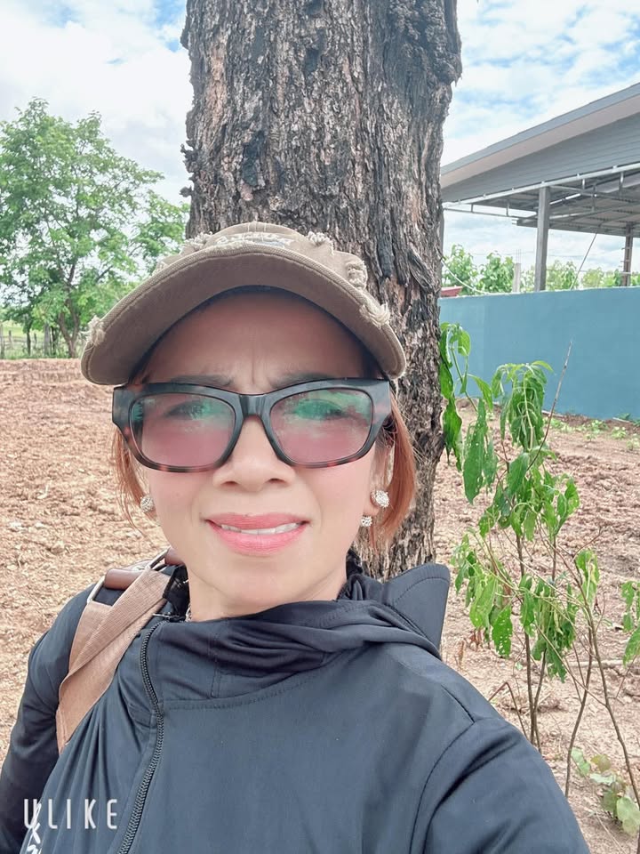 Lê Thị Hà - Lào