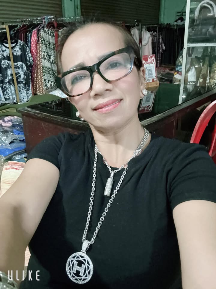 Lê Thị Hà - Lào