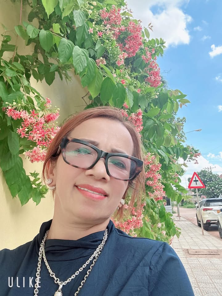 Lê Thị Hà - Lào